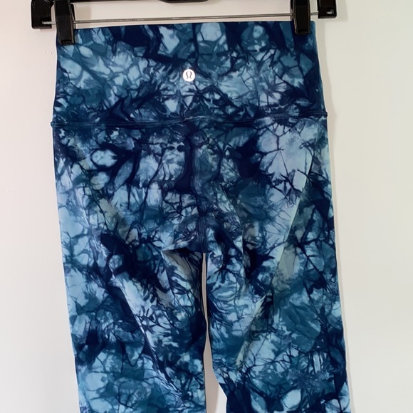 Lululemon Wunder Under High Waisted Athletic Leggings - Picture 3 of 3